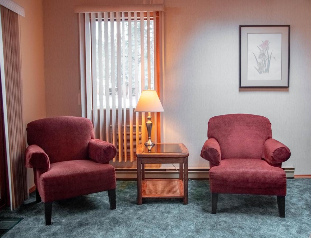 Fairmont Hot Springs Resort Bagian luar foto