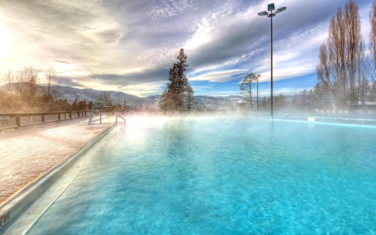 Fairmont Hot Springs Resort Bagian luar foto