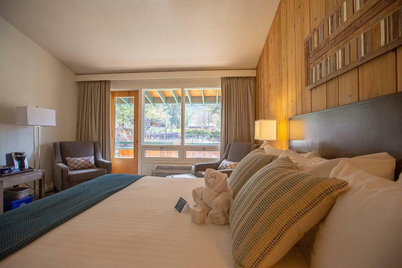 Fairmont Hot Springs Resort Bagian luar foto