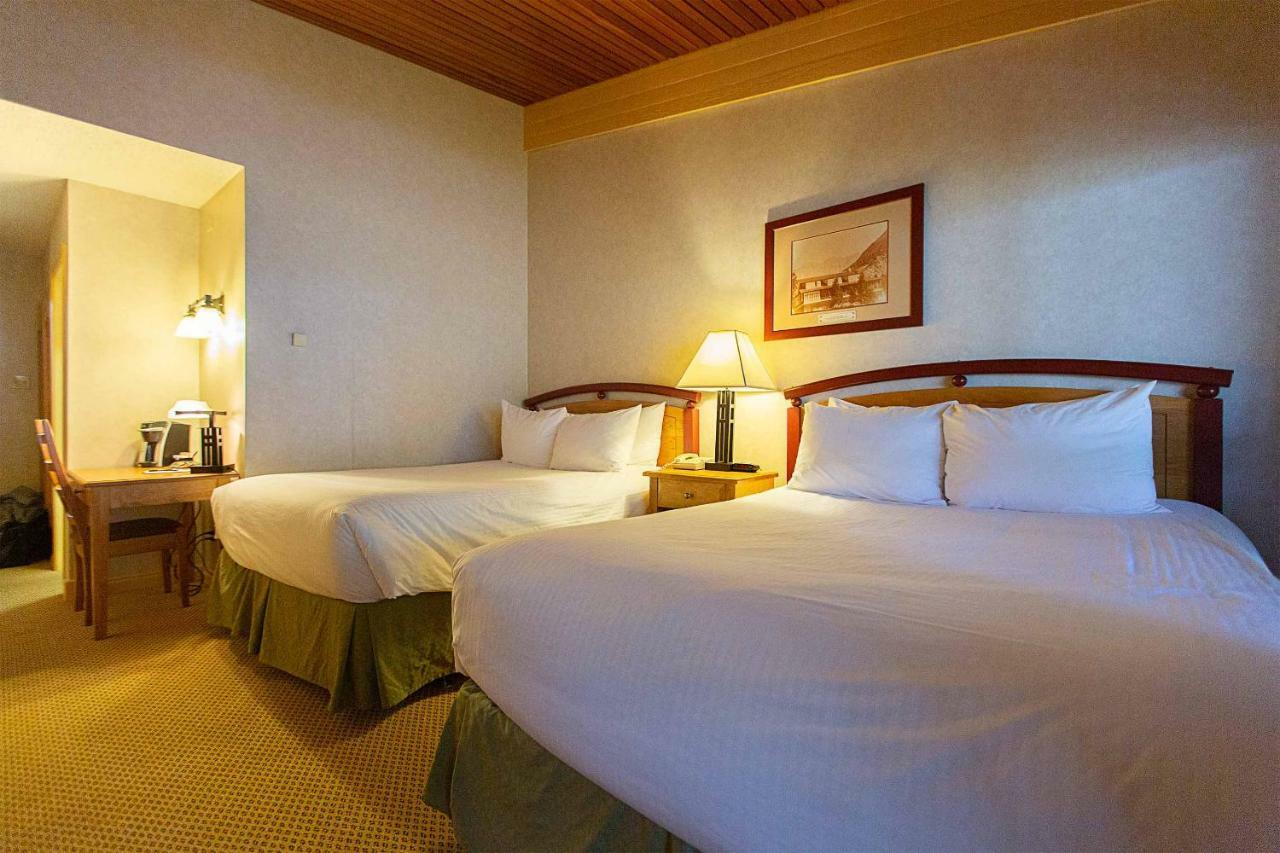 Fairmont Hot Springs Resort Bagian luar foto