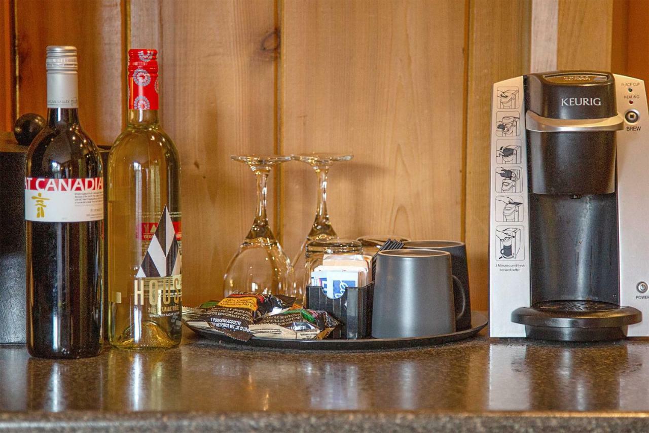 Fairmont Hot Springs Resort Bagian luar foto
