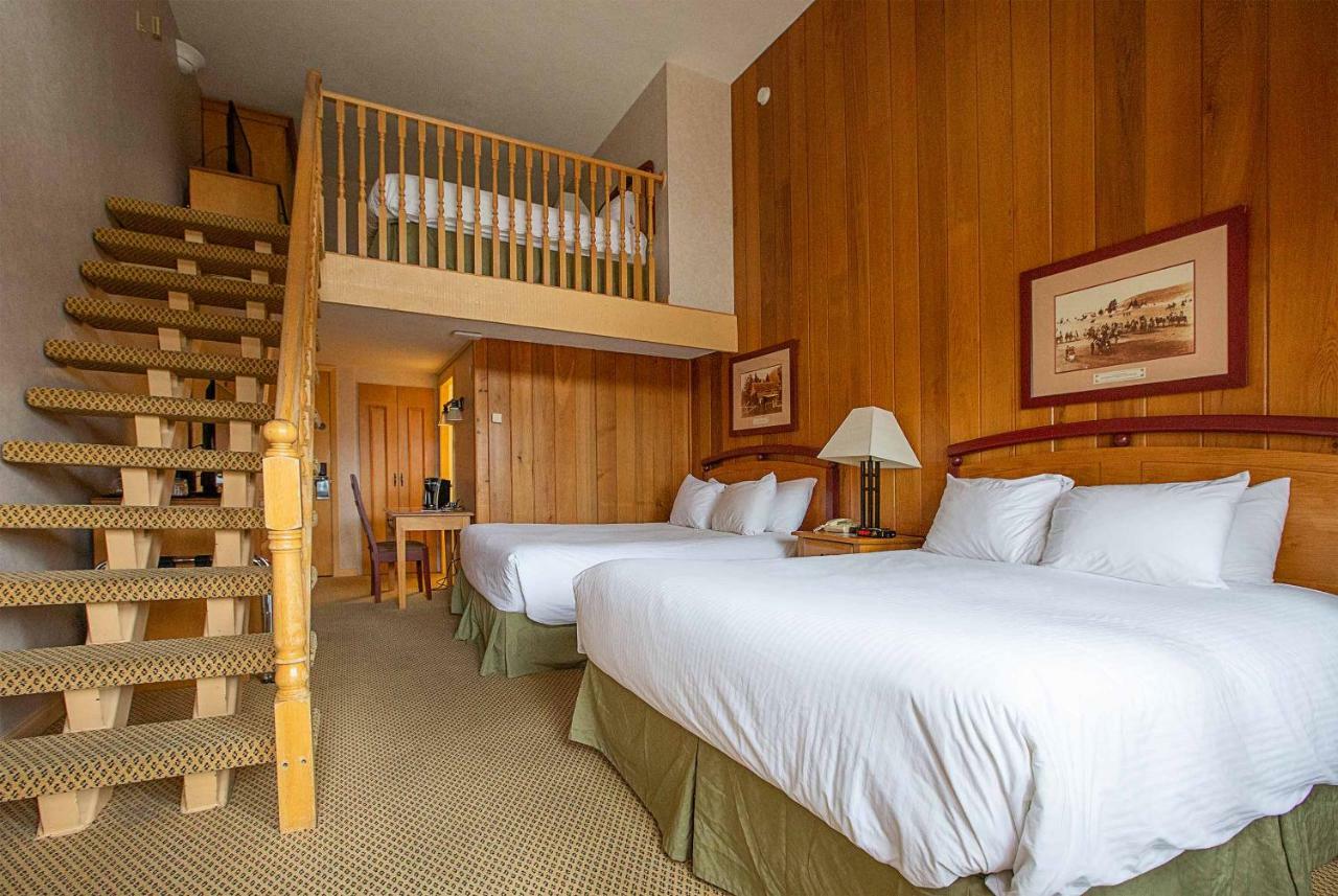 Fairmont Hot Springs Resort Bagian luar foto
