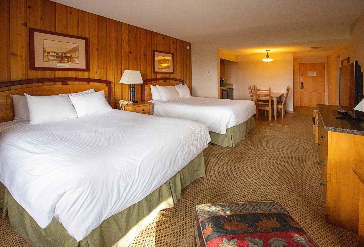 Fairmont Hot Springs Resort Bagian luar foto