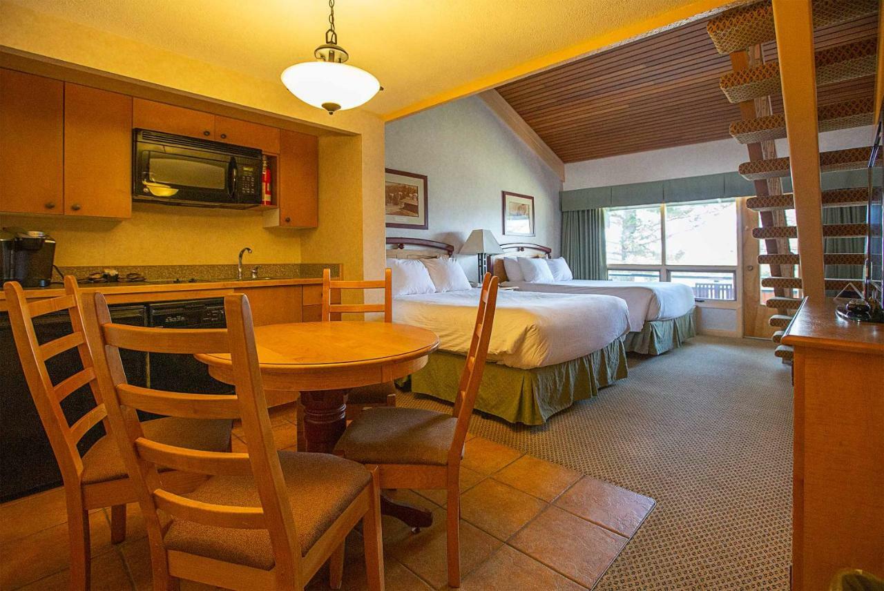 Fairmont Hot Springs Resort Bagian luar foto
