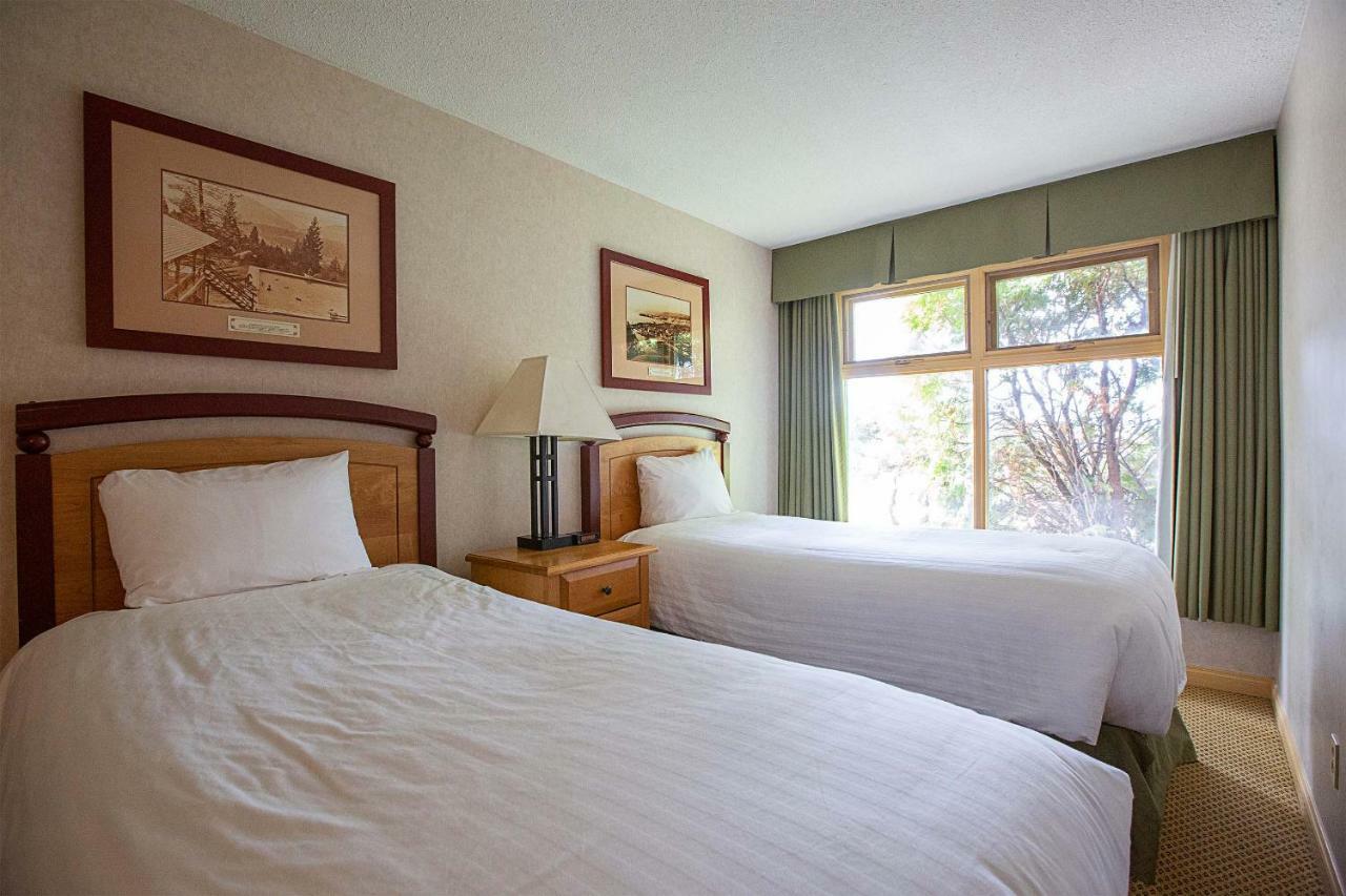 Fairmont Hot Springs Resort Bagian luar foto