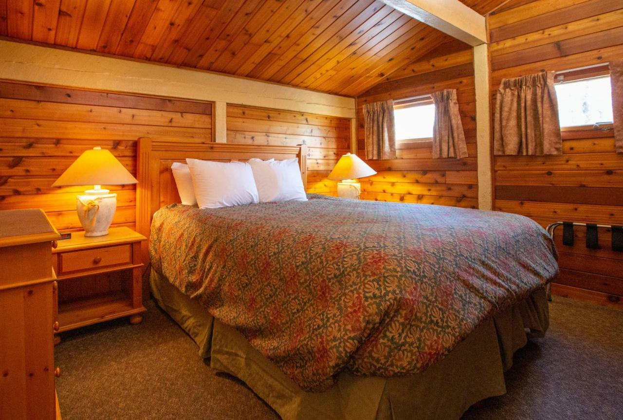 Fairmont Hot Springs Resort Bagian luar foto