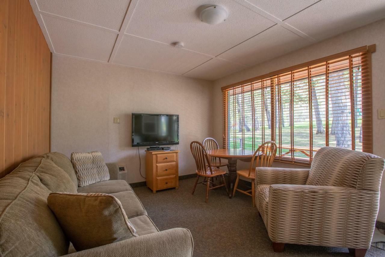 Fairmont Hot Springs Resort Bagian luar foto